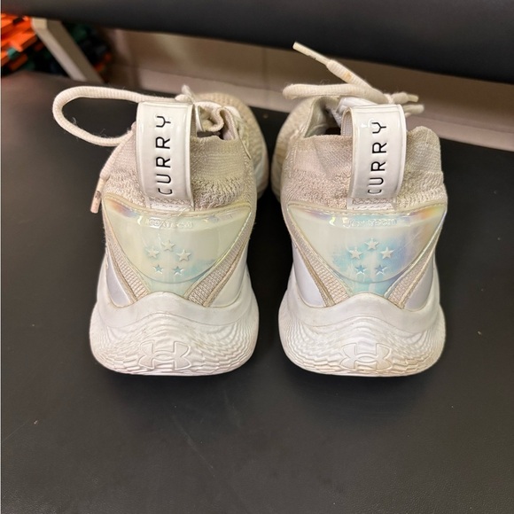 Under Armor Curry Flow Men’s Size 5 Basketball Shoes White Iridescent Lace Up - Picture 4 of 9